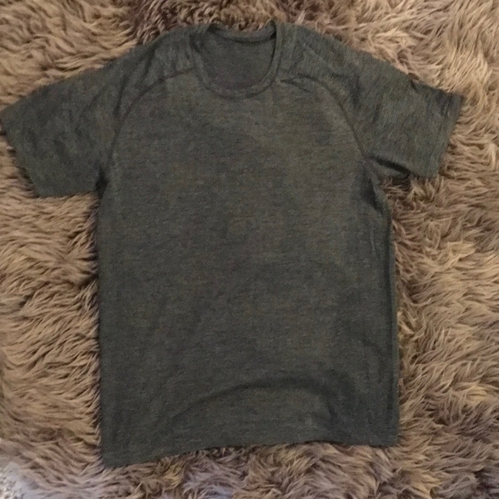 Men’s Large Metal Vent Tech Short Sleeve